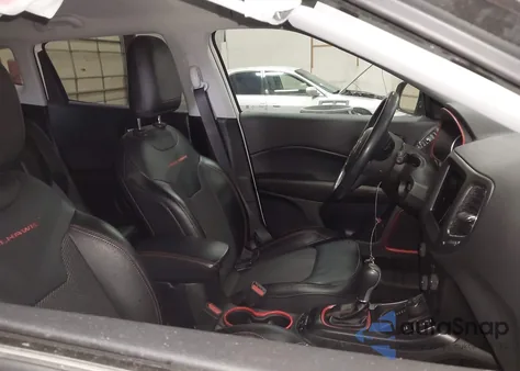 2019 Jeep Compass Trailhawk 4X4 z USA, uszkodzony, nr VIN 3C4NJDDBXKT668755